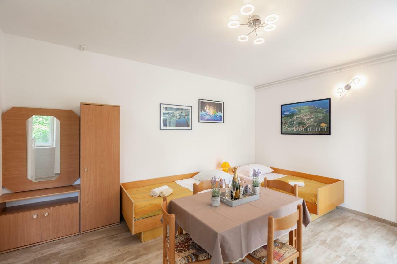 Apartment Ema เปรมันตูรา ภายนอก รูปภาพ