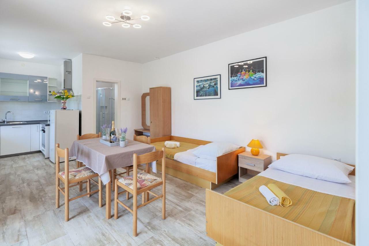 Apartment Ema เปรมันตูรา ภายนอก รูปภาพ