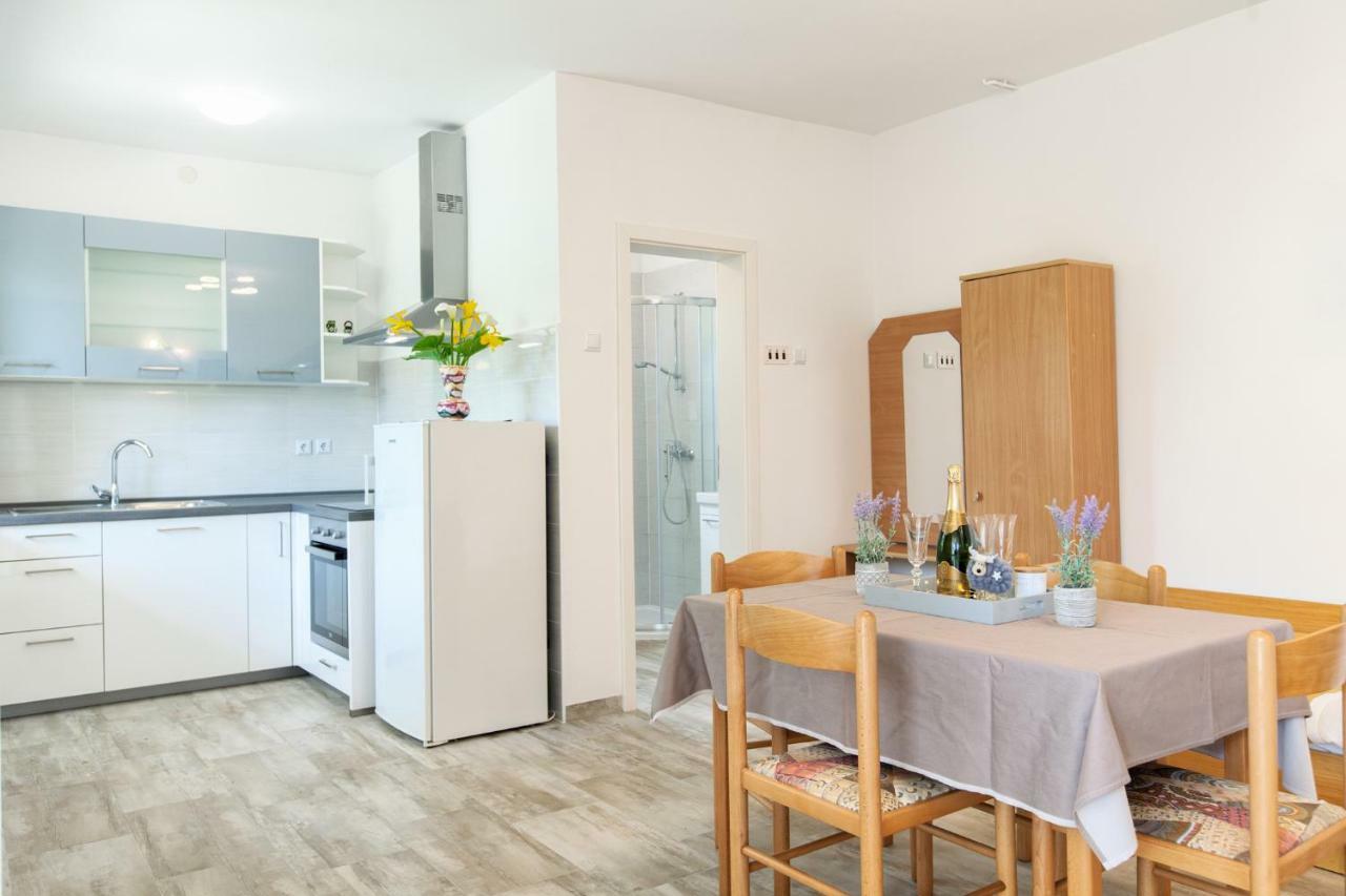 Apartment Ema เปรมันตูรา ภายนอก รูปภาพ