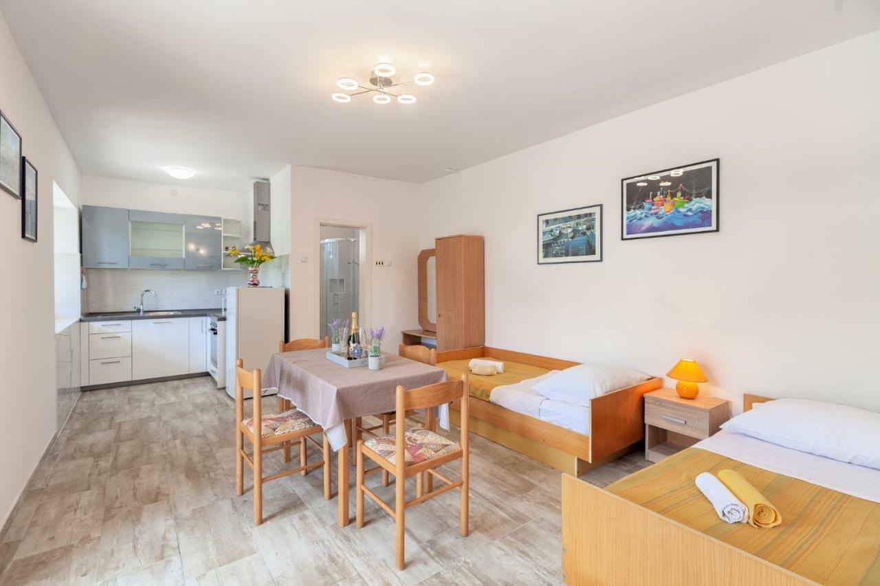 Apartment Ema เปรมันตูรา ภายนอก รูปภาพ