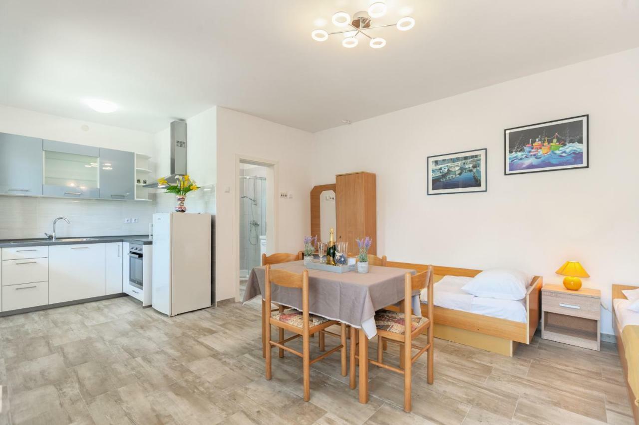 Apartment Ema เปรมันตูรา ภายนอก รูปภาพ